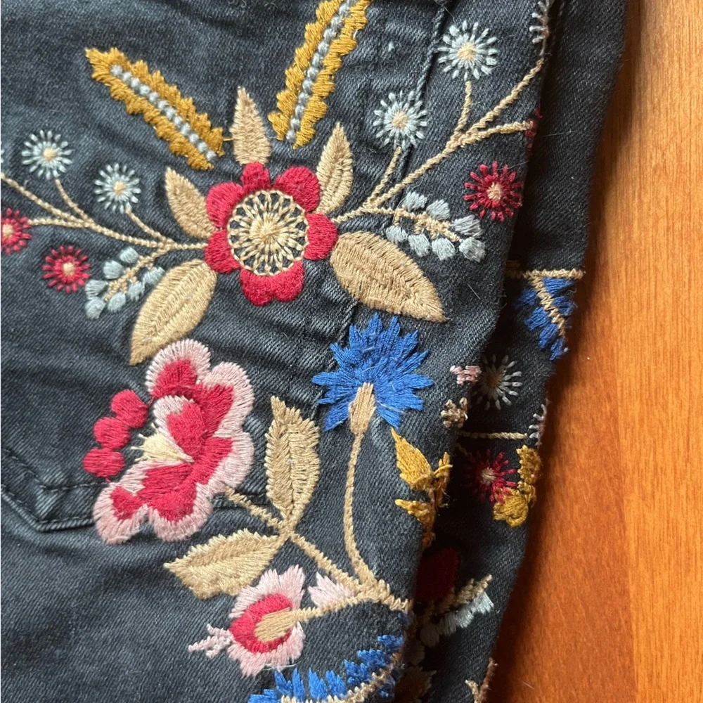 Moto Flower Embroidered Jeans - Picture 7 of 8